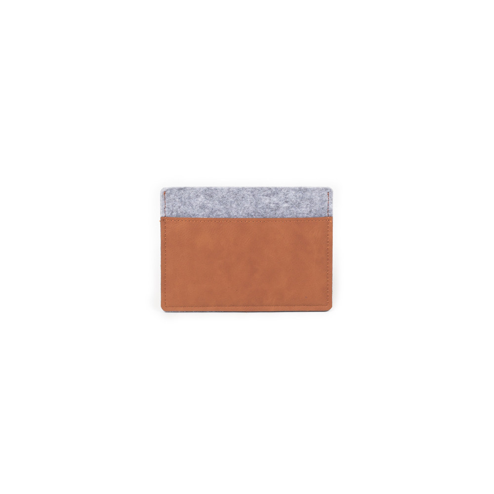 Laserable Card holder color: Chestnut 
